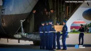 First MH17 victims' bodies flown to the Netherlands