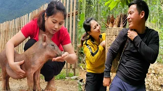 The adventure of digging bamboo shoots in the forest and rescuing a piglet trapped in a hole
