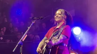 Ashley mcbryde Girl going nowhere  live