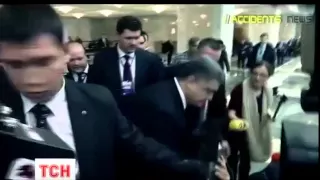 У мережі з’явилося відео, де президент Порошенко скаржиться на нечесну гру