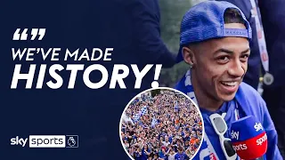 "We're like a FAMILY!" 💙 | Omari Hutchinson celebrates Ipswich's promotion on open-top bus parade 🚜