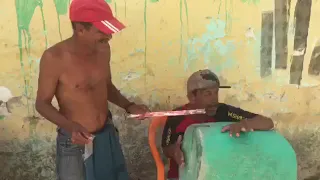 Bêbado cantando Tim Maia