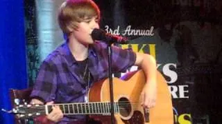 Justin Bieber - Favorite Girl live Hard Rock Cafe