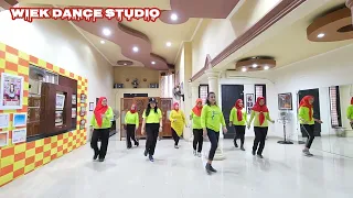 Dance Monkey AB