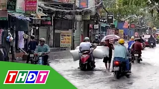 TP.HCM: Nhiều tuyến đường chìm trong nước sau cơn mưa lớn đầu mùa | THDT