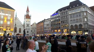 Celtic fans op de Marienplatz in München (18-10-2017) (2)