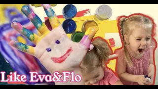 Ева и Фло рисуют пальчиками и ладошками , как рисовать фигурными губками | paint spongers