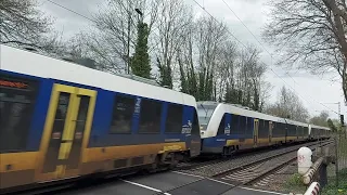 Bahnübergang im Krugfeld Hildesheim Züge am Freitag 5.4.2024 RB 77 Start Doppeltraktion