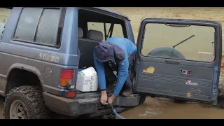 TIRIAMO FUORI DA UNA BUCA UN PAJERO.