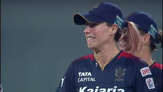 Elysse perry could not hide his tears and started crying after losing to delhi capitals