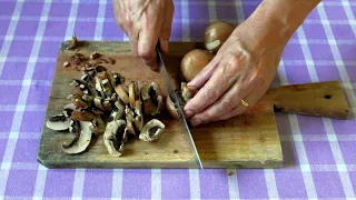Mushrooms with butter, garlic and parsley