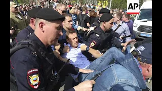 Russian opposition leader Navalny detained at Moscow protest