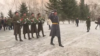 Уссурийцы возложили цветы к вечному огню в память в героях Отечества