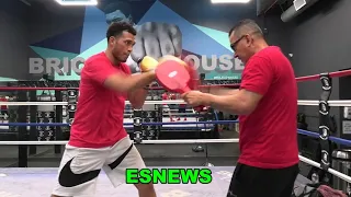 BOOM! INSANE POWER LISTEN TO DAVID BENAVIDEZ PUNCHING THE MITTS WITH HIS DAD JOSE  EsNews Boxing