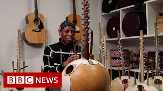 The kora, the ‘sacred' instrument of storytellers - BBC News