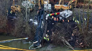 Removing a Norfolk Southern Locomotive from the Lehigh River, Lower Saucon, Pennsylvania - 3.3.24