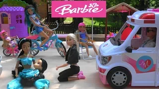 Barbie and Princess Jasmine Bike Ride Accident with Barbie Dream House and Barbie Ambulance