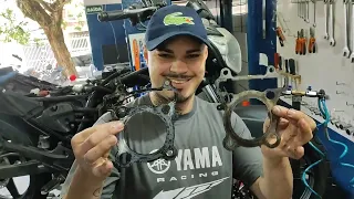 Fazer 250 fumando e com barulho no motor , muito cuidado na hora de comprar uma moto usada !