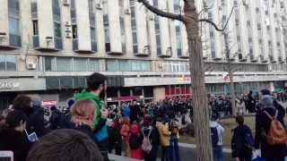 Омон разгоняет людей в Москве на шествии Навального 26 марта 2017