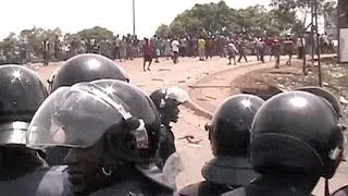 Гвинея. Жестокие столкновения между полицией и...
