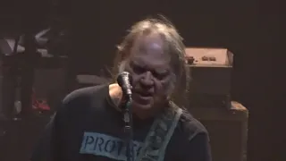 Neil Young & Crazy Horse -Cinnamon Girl,  Warnors Theatre, Fresno,Cal. 5/2/2018