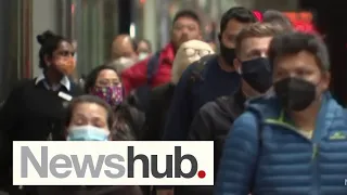 Fifth wave of COVID-19 hits new heights as Govt reconsiders free masks, RATs | Newshub