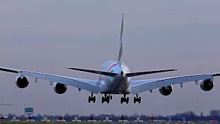 A380 EMIRATES, AMSTERDAM CROSSWIND LANDING.