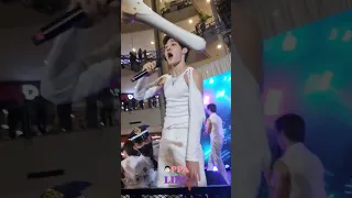 TAN gets closer to fans during New Days Performance TAN 티에이엔 in Manila | Market Market 2023