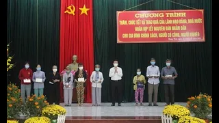 Đồng chí Võ Văn Thưởng chúc tết và tặng quà gia đình chính sách, người nghèo ở huyện Mang Thít