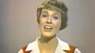 Julie Andrews Sings Auld Lang Syne