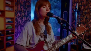 Angie McMahon - Exploding (Treehouse Sessions)