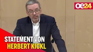 Herbert Kickl bei erster Nationalratssitzung mit Kanzler Nehammer