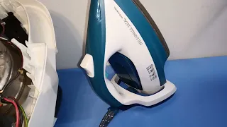 Парогенератор Tefal GV8961 течет, выпускает пар снизу