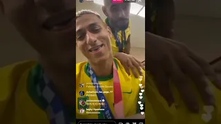 richarlison zoa os Argentinos durante a live e mostra a sua medalha #richarlison #rumoaohexa