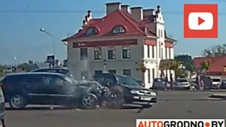 AutoGrodno.by: видео аварии на автовокзале в Гродно - VW и Dodge