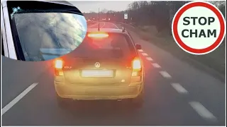 Blokował drogę , rzucił butelką w auto i zbił szybę #726 Wasze Filmy