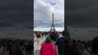 Знаменитая смотровая на площади Трокадеро. Париж