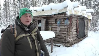 Первый лед 2021 - 2022 / Рыбалка на таежном озере в лютый мороз / Ловим окуня, ставим жерлицы