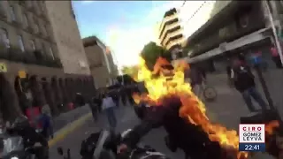 Prenden fuego a policía y patrulla en Guadalajara | Noticias con Ciro Gómez Leyva