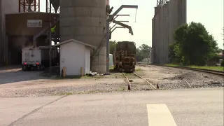 Grain Unloading & Loading, Railroad & Truck, Trackmobile 4000TM - Wheatfield Grain in Rensselaer, IN