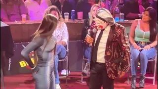 Brincos dieras con la chica más guapa de la feria de Pachuca