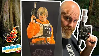 Hot Toys Luke Skywalker Snowspeeder Pilot Figure Unboxing | Unsealed and Revealed