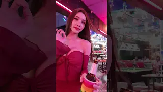 ВАУ ! ДВУХМЕТРОВОГО ТРАНСА ВПЕРВЫЕ ВИЖУ ))) ПАТТАЙЯ ! LADYBOY !