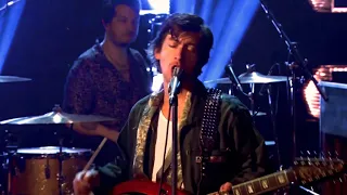 Arctic Monkeys - Do I Wanna Know? (Live)