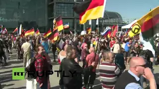 Zusammenfassung der "Merkel muss weg" Demo.