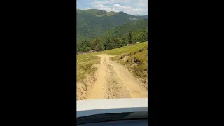 Suzuki Vitara steep hill descent (off road)