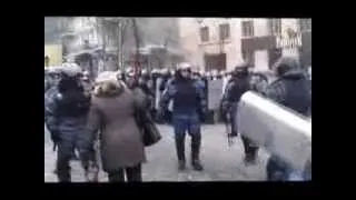 Brutal assault on the protestors by police in Kiev, 22 01 2014.