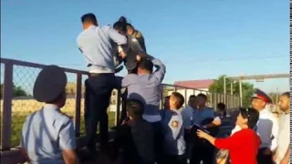 В Туркестанской области полиция спасла девушку, пытавшуюся пойти на суицид