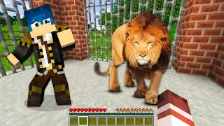 Minecraft ITA - ENTRIAMO DENTRO LA GABBIA DI UN LEONE!!