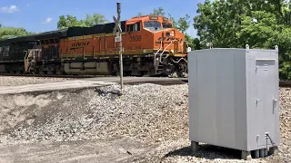 Only A Bell Protects Weird Railroad Crossing & Train With DPU, 3 Norfolk Southern Trains In Kentucky